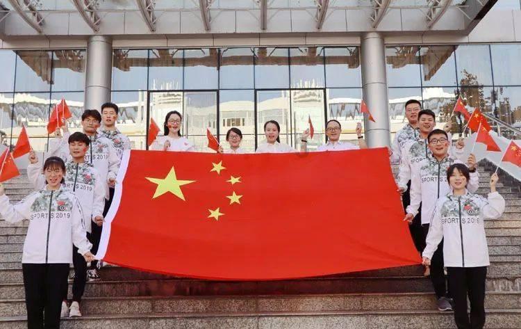 都说超光速的现象不存在，为什么宇宙膨胀的速度却比光速快？