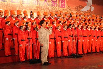 一个女的用脚连环踢我的腹部，我会吐血吗？游戏画面