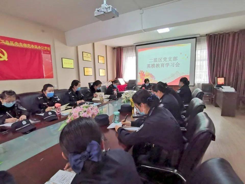 五彩斑斓的线